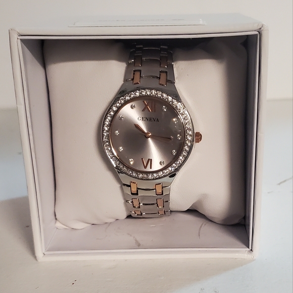 Geneva Womens Rose Goldtone Bracelet Watch NIB NWT - Picture 3 of 4